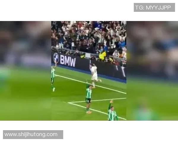 开宝马的足球明星们如何在绿茵场上展现风采与豪华生活的完美结合